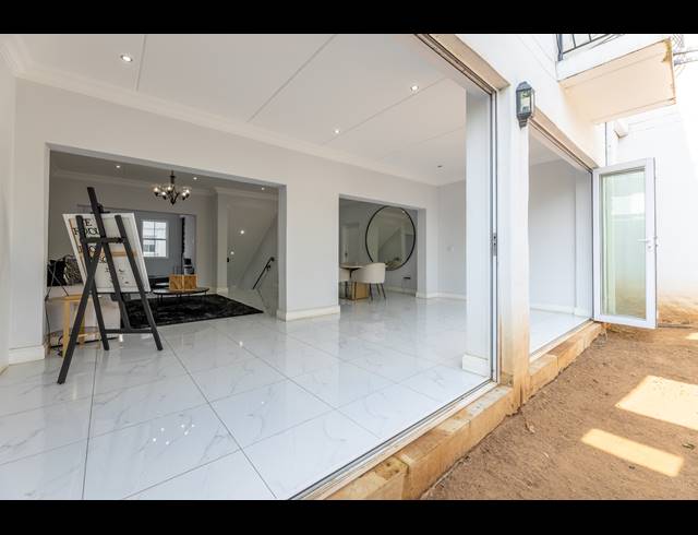3 BEDROOM TOWNHOUSE FOR SALE IN BRYANSTON